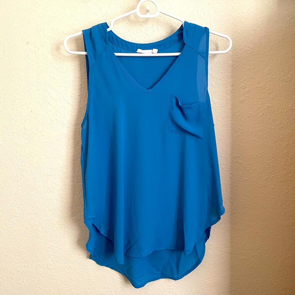 Small Blue Sleeveless Blouse